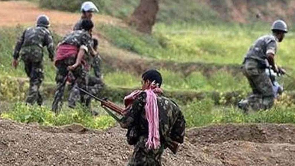 Naxal Attack: छत्तीसगढ़ के बीजापुर में नक्सलियों ने फिर की हरकत… स्पाइक होल के चपेट में आकर जवान घायल