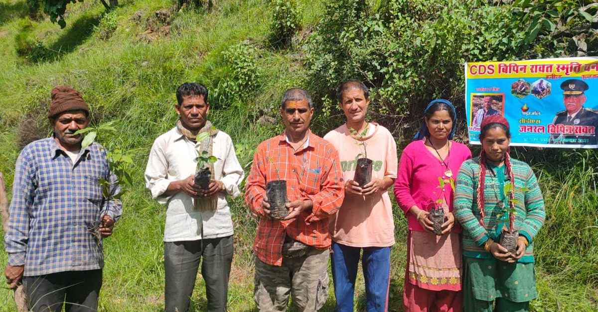 मनुष्य ने 1 लाख पेड़ लगाए, बंजर भूमि को बदला और एक गाँव को प्रेरणा दी