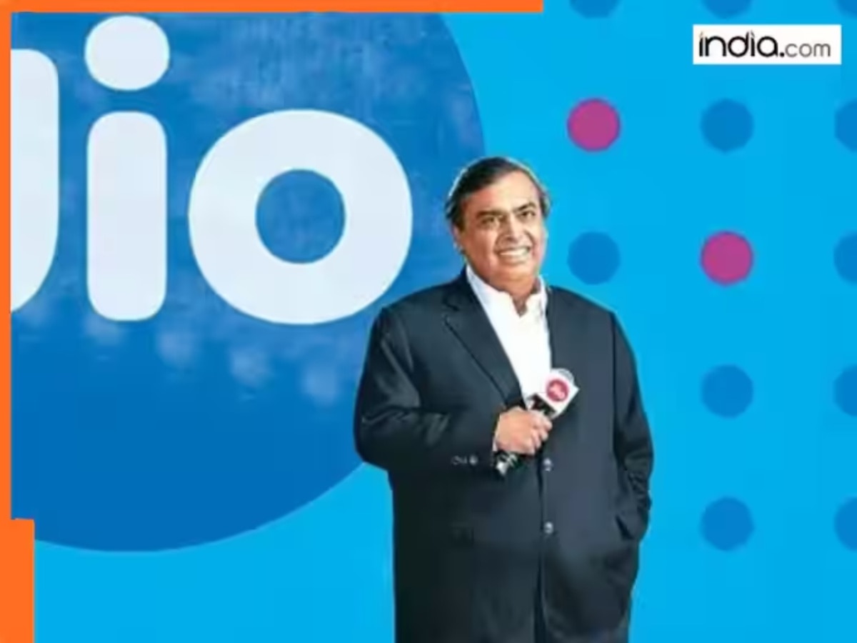 Jio यूजर्स को मुकेश अंबानी का तोहफा, सिर्फ 336 दिन में 336 दिन फ्री अनलिमिटेड कॉलिंग, फ्री JioTV और JioCinema ऑफर...